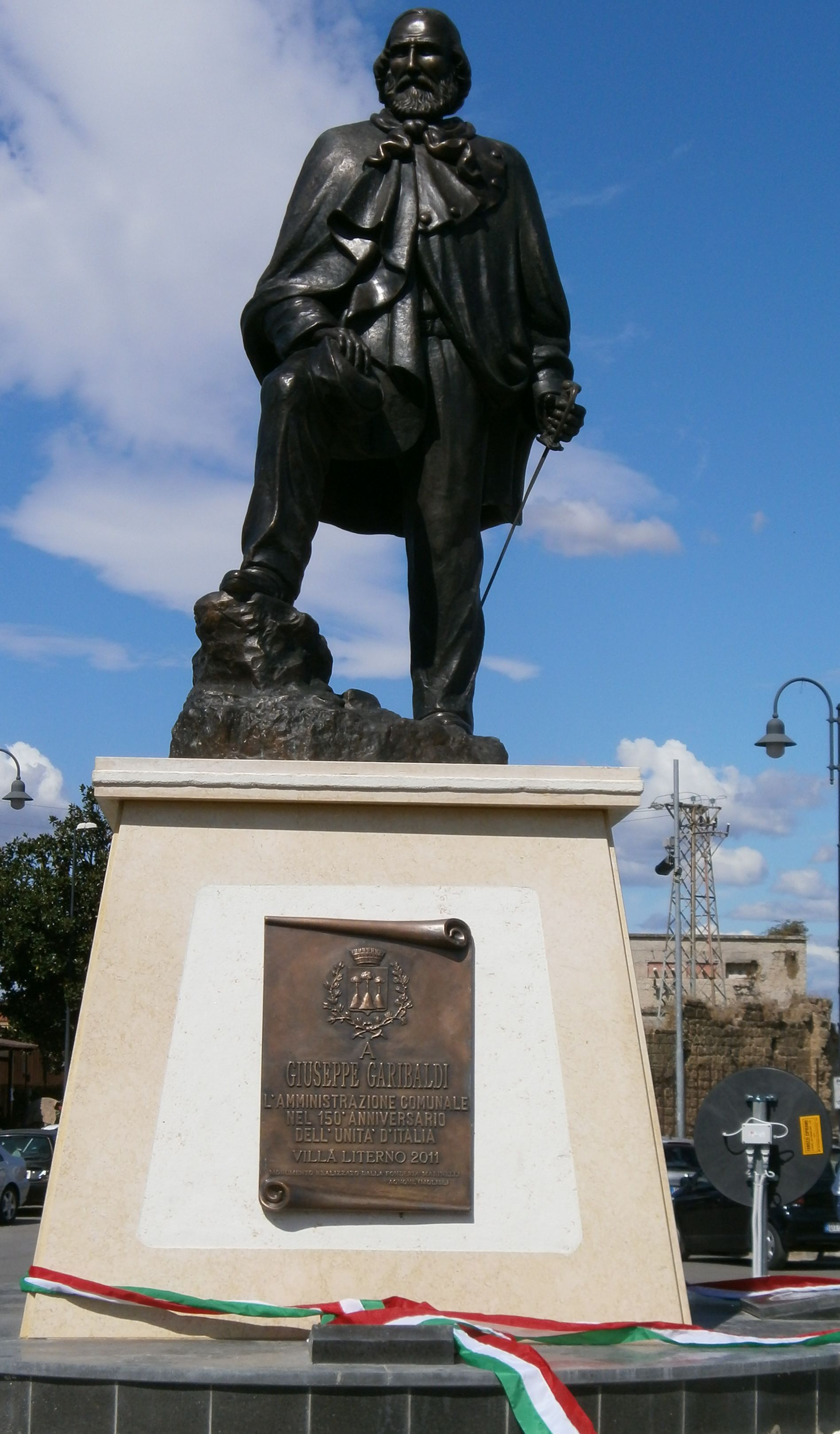 Villa-Literno-Statua-Garibaldi