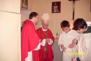 Don Rocco con il compianto Vescovo Bruno Schettino durante la festa di S.Biagio 2011