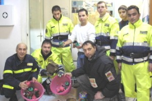 Protezione civile, alcuni ragazzi che hanno bonificato San Nicola dai botti
