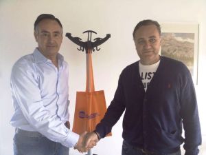 Da sinistra Rodolfo Briganti, General Manager Senesi Spa, ed il Presidente della Exton Aversa Sergio Di Meo