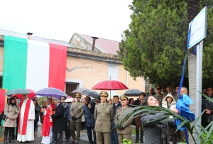 CAPUA L'attimo della scoperta della targa dedicata al Fieramosca