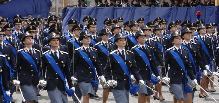 Polizia di stato con le donne : superbo evento alla cappella ... Polizia di stato caserta