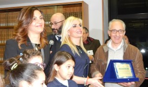 CASERTA La rappresentanza dell'Ic di Macerata Campania riceve dal sindaco Marino il Premio B.N.-Giovani