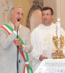 Il saluto del sindaco Vito Gravante al nuovo parroco don Giovanni Corcione - 15 luglio 2016