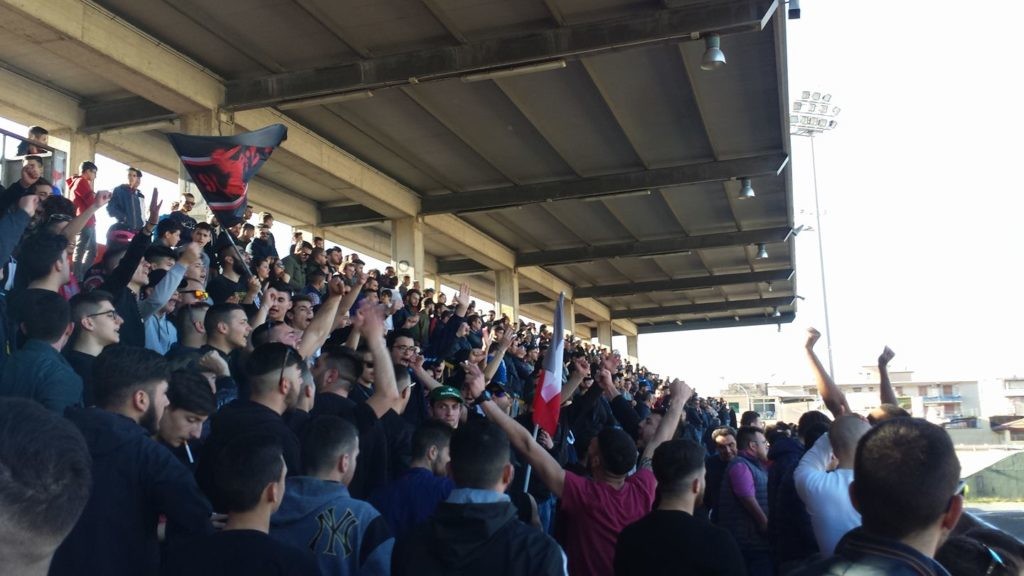 TIFOSI CHE ESULTANO DOPO IL GOL DI D'ANTUONO 1