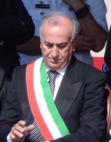 Il sindaco Vito Gravante ad una cerimonia presso il 9° Stormo