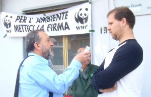 GRAZZANISE Intervista a Giovanni La Magna durante l'operazione LIBERAFIUMI del WWF - 2 MAG 2010