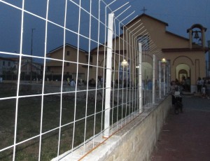 GRAZZANISE La cancellata del dubbio in Via Oberdan