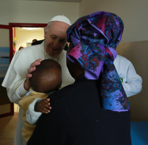 il piccolo Jean Paul con Papa Francesco il 17 marzo