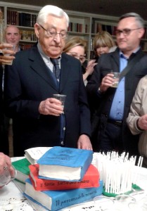 Vincenzo De Michele La torta a forma di libri per le 99 candeline - 21 MAG 2019