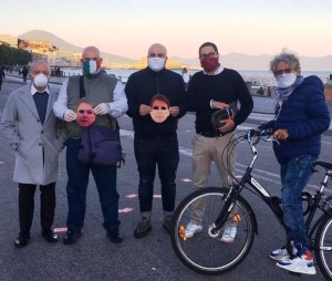 foto manifestazione rotonda diaz maggio 2020